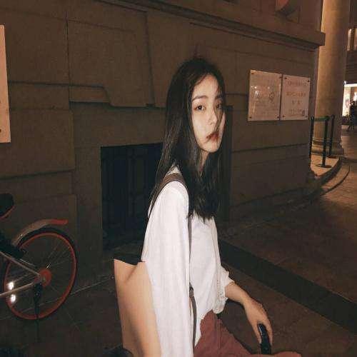 她是不是像一個魔鬼