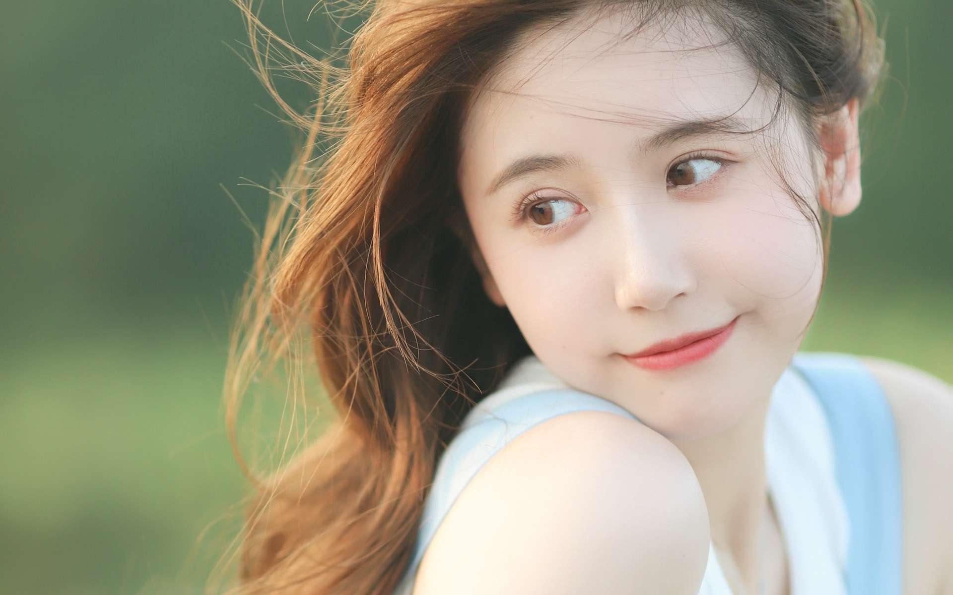 双腿打开被迫分腿调教视频