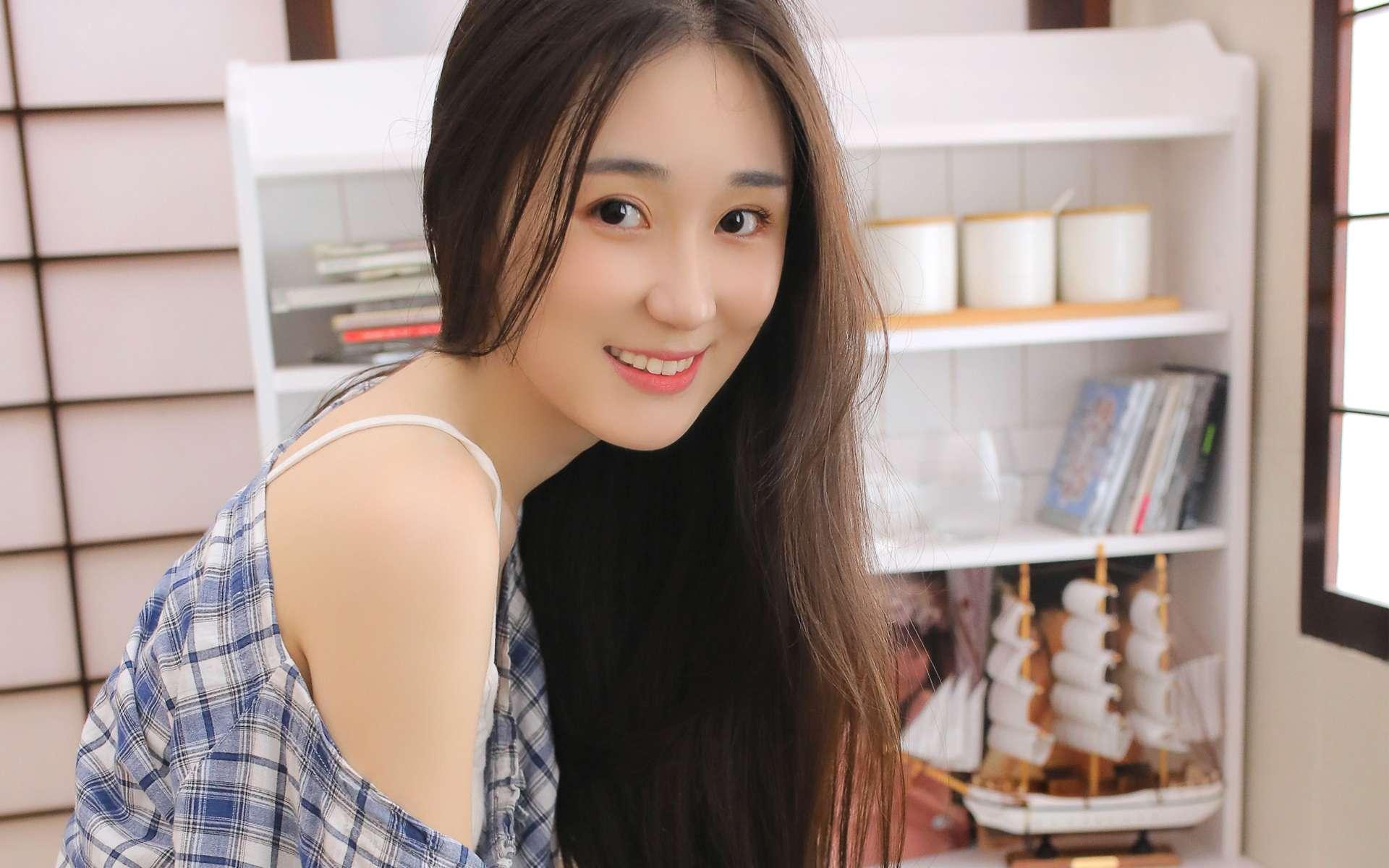 少妇荡乳情欲办公室2电影