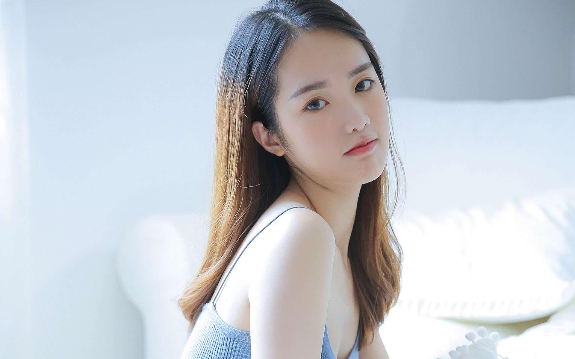 秘书双腿打开揉弄高潮视频