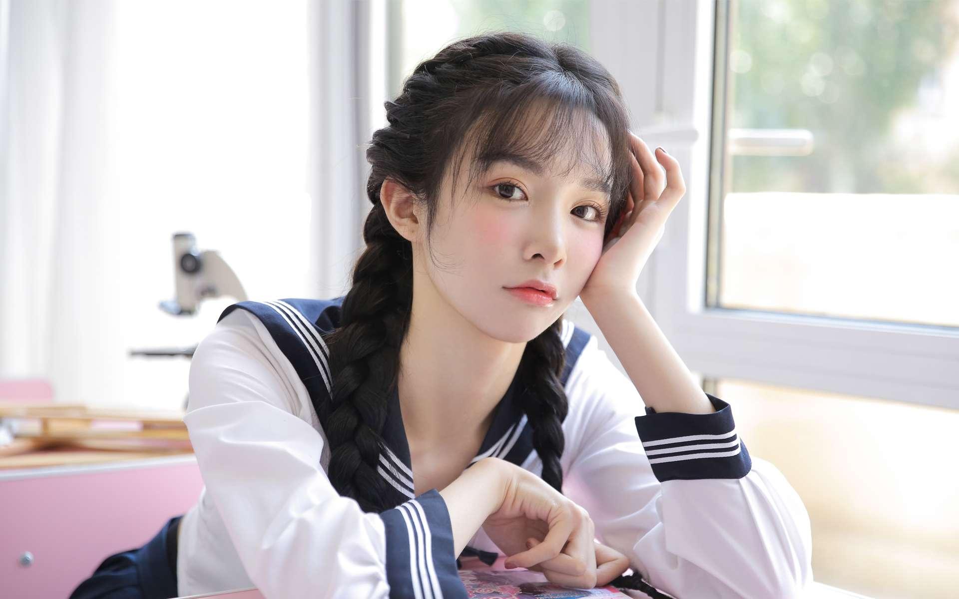 這是誰(shuí)家的小姑娘
